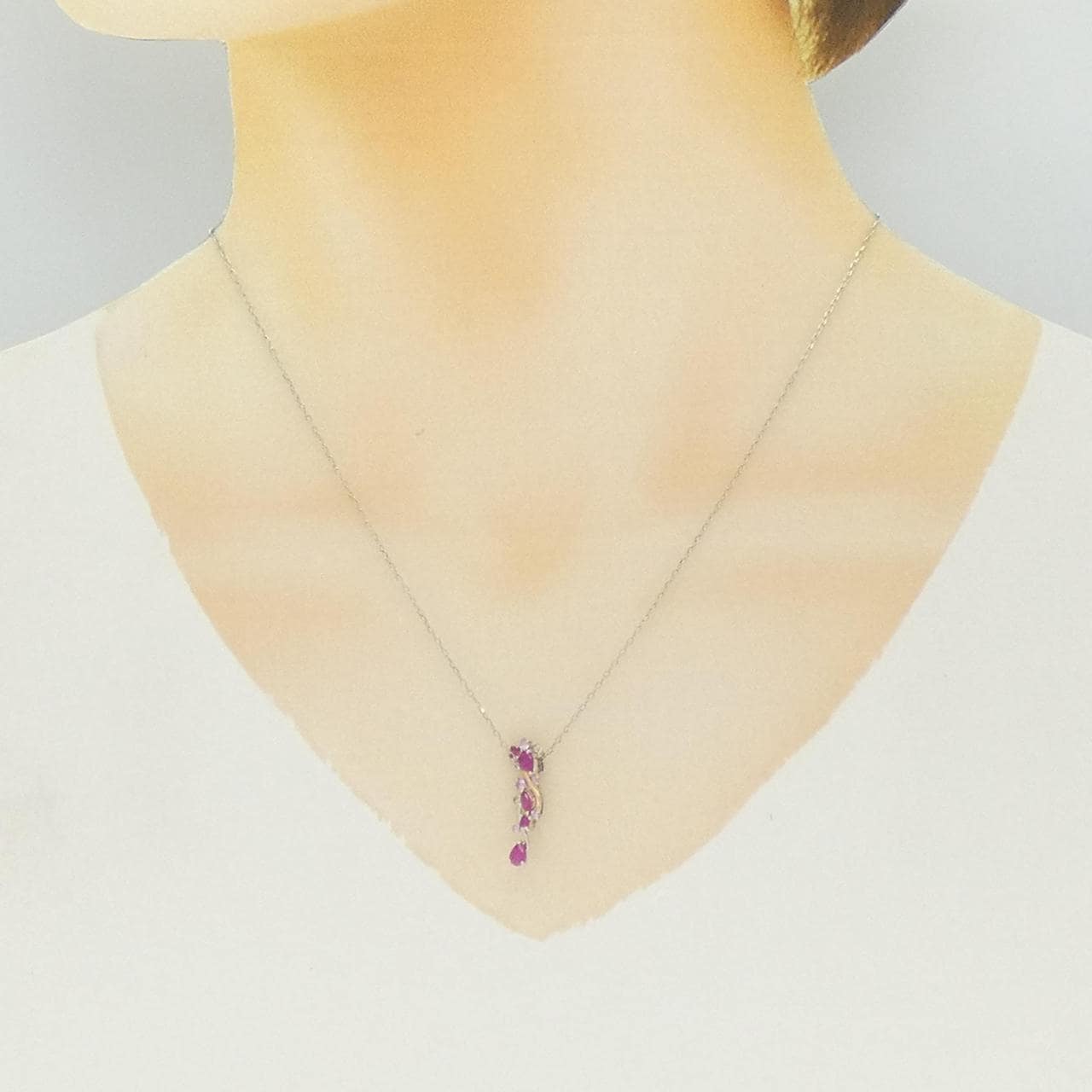 ジーエスティービー カラーストーン ネックレス