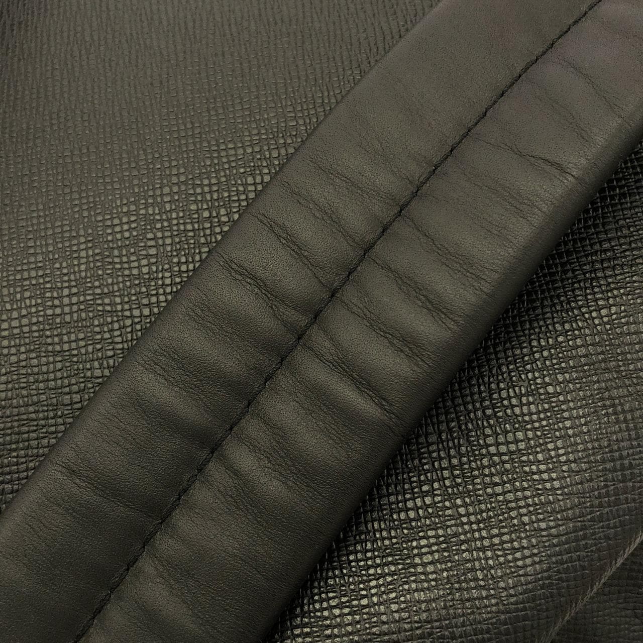 ルイヴィトン タイガ ラマ ディスカバリー バックパック M30230 リュックサック