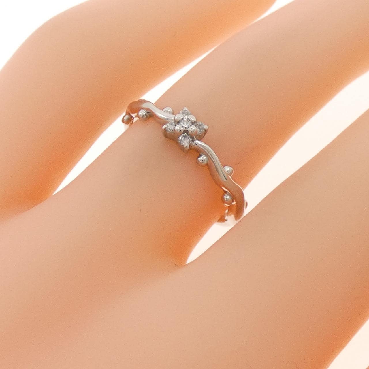 PT900 フラワー ダイヤモンド リング 0.05CT