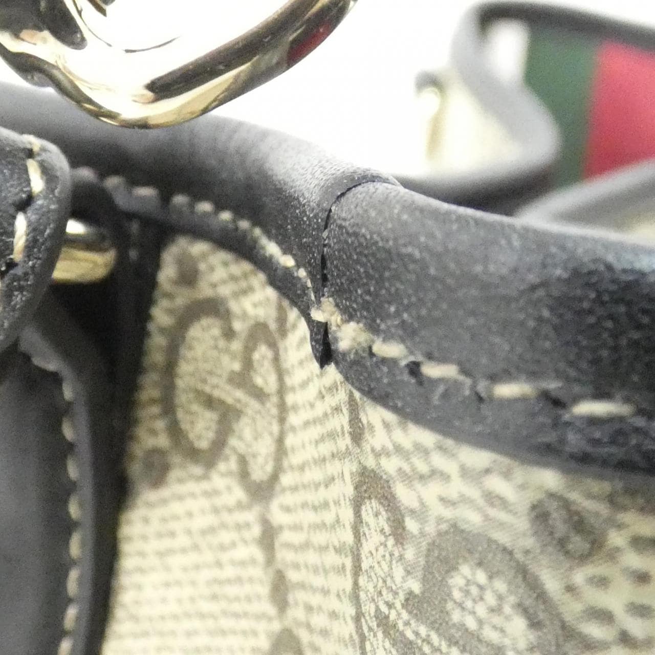 グッチ GG EMBLEM 815103 FAD6L ショルダーバッグ