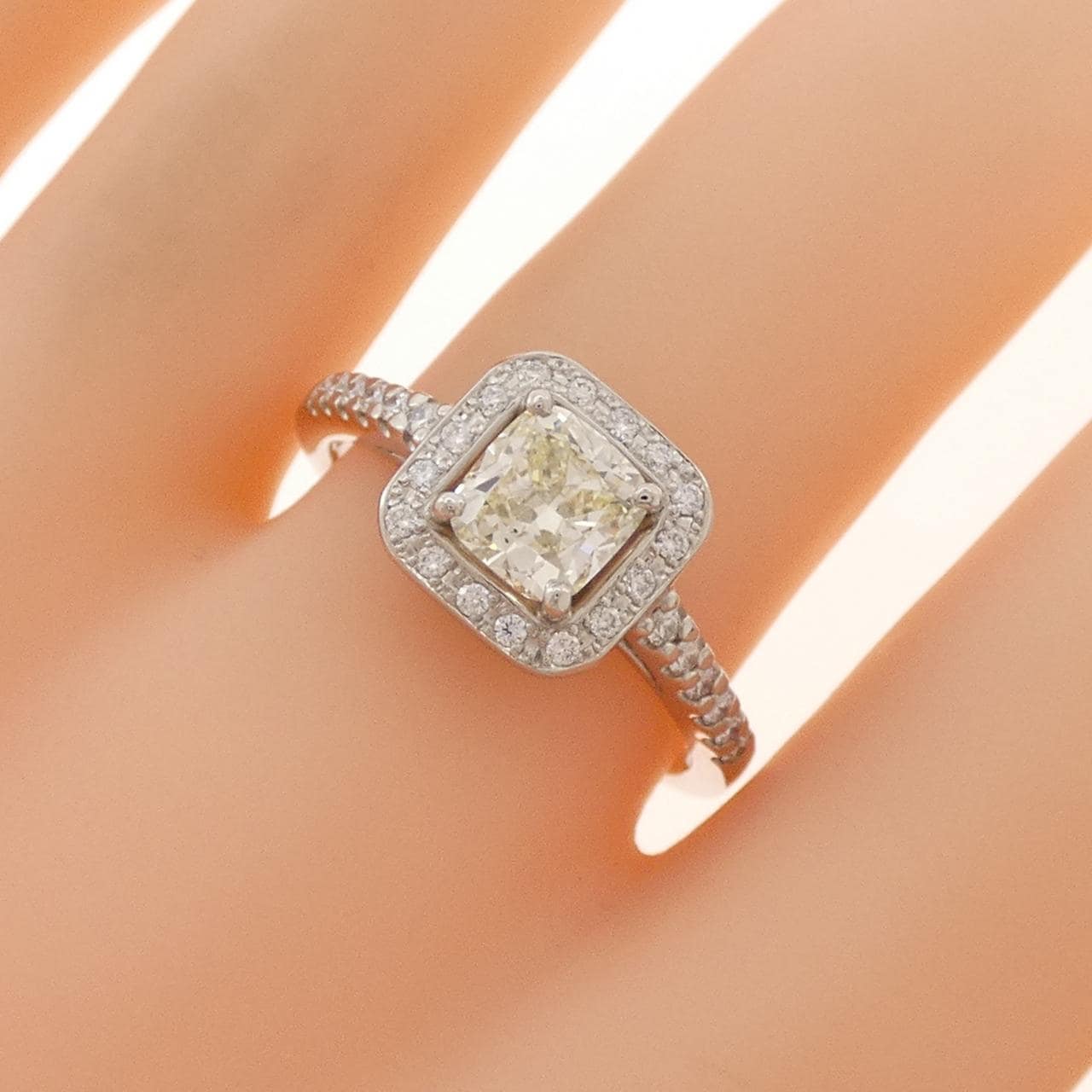 PT900 ダイヤモンド リング 1.038CT VLY SI1 ファンシーカット