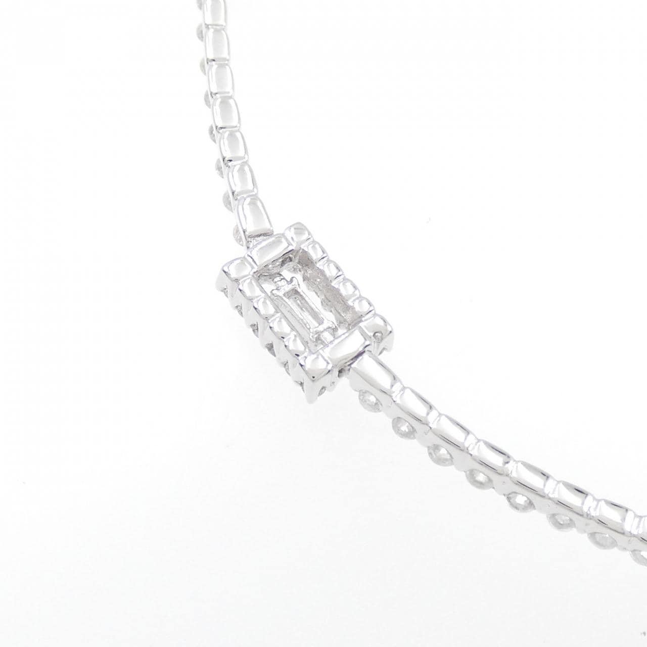 750WG Diamond necklace
