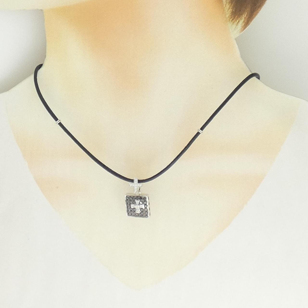 イーノス ダイヤモンド ネックレス 0.18CT