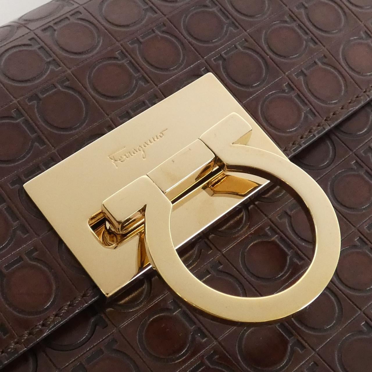 サルヴァトーレフェラガモ バッグ