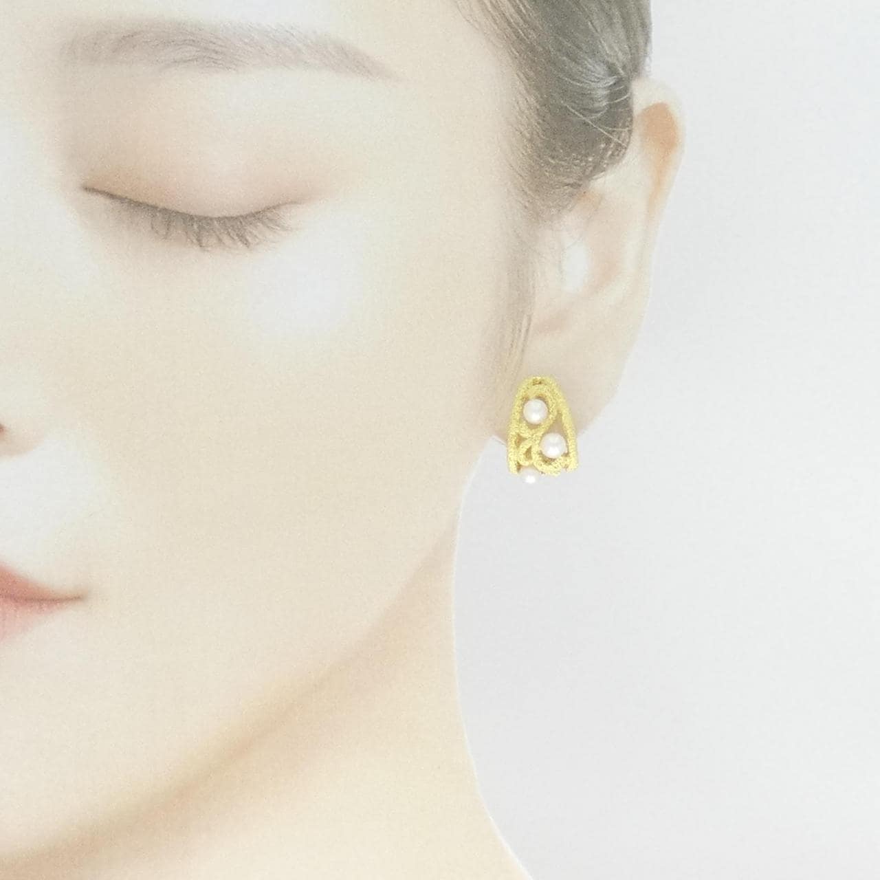 Tasaki freshwater pearl earrings