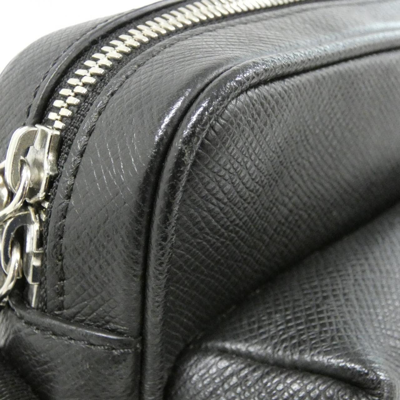 ルイヴィトン タイガ アウトドア メッセンジャー PM M33435 ショルダーバッグ