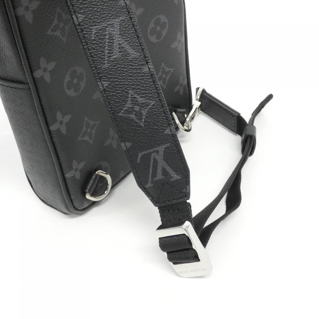 LOUIS VUITTON Taiga Rama 戶外單肩包 M30741 肩背包