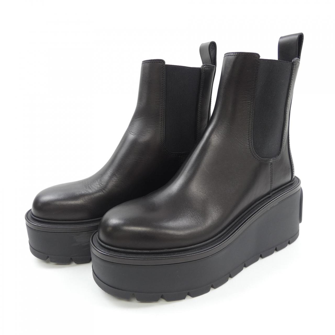 VALENTINO GARAVANI Garavani boots