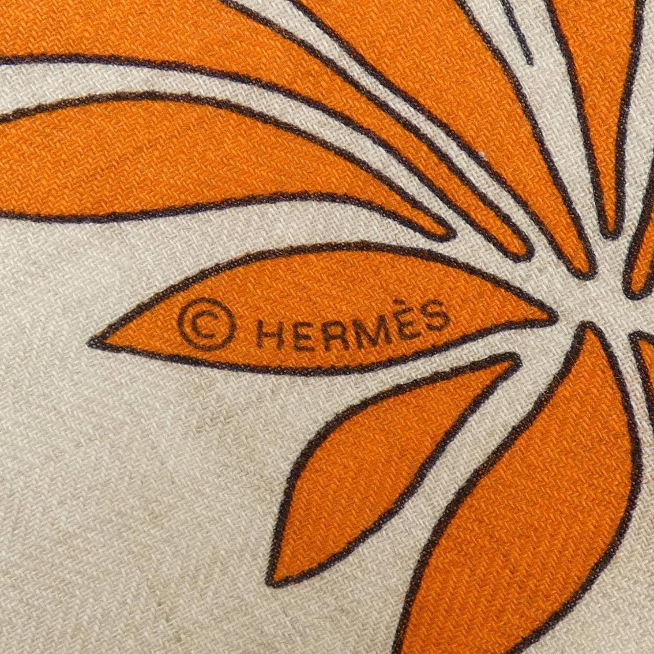 エルメス HERMES LES LEOPARDS H362953S トライアングルジェアン ショール
