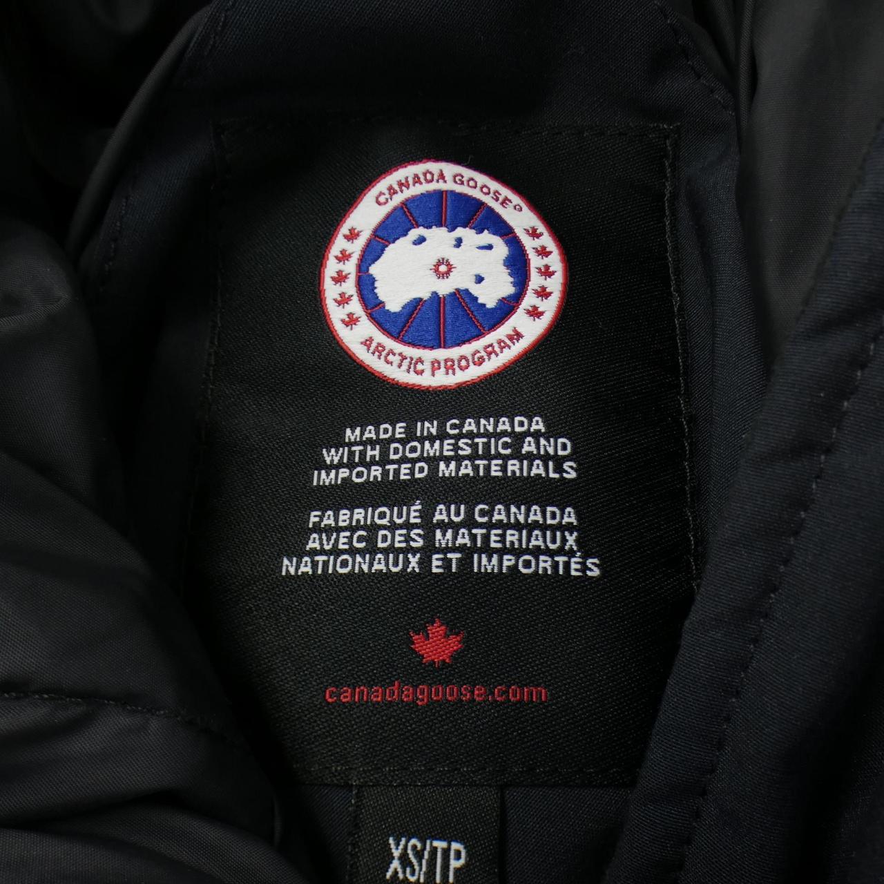 加拿大鹅CANADA GOOSE羽绒大衣