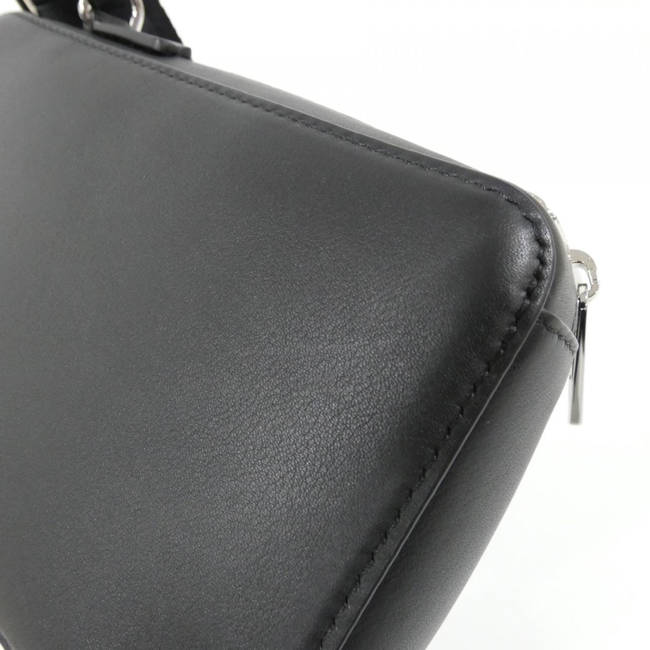 ロエベ バーティカル クロスボディ ポケット C565S59X03 ショルダーバッグ