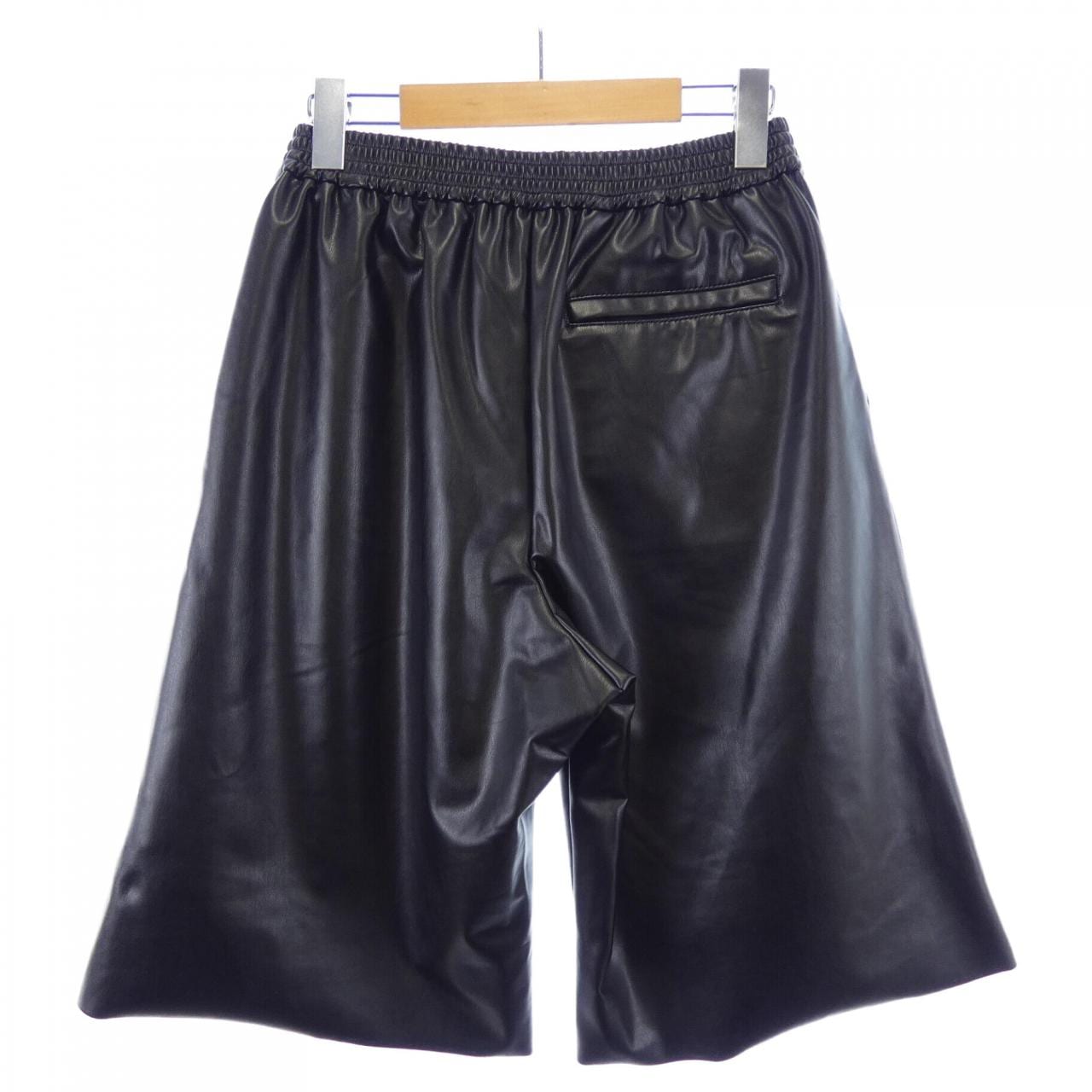 ハイク HYKE FAUX LEATHER SHORTS ショートパンツ