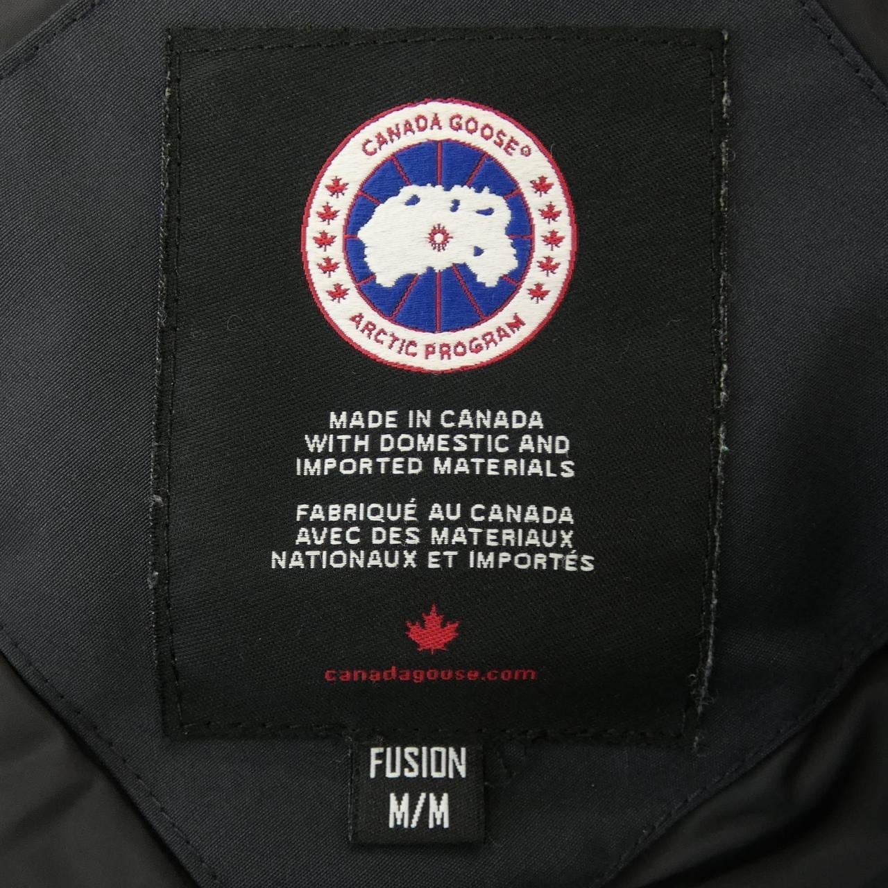 加拿大鹅CANADA GOOSE羽绒服