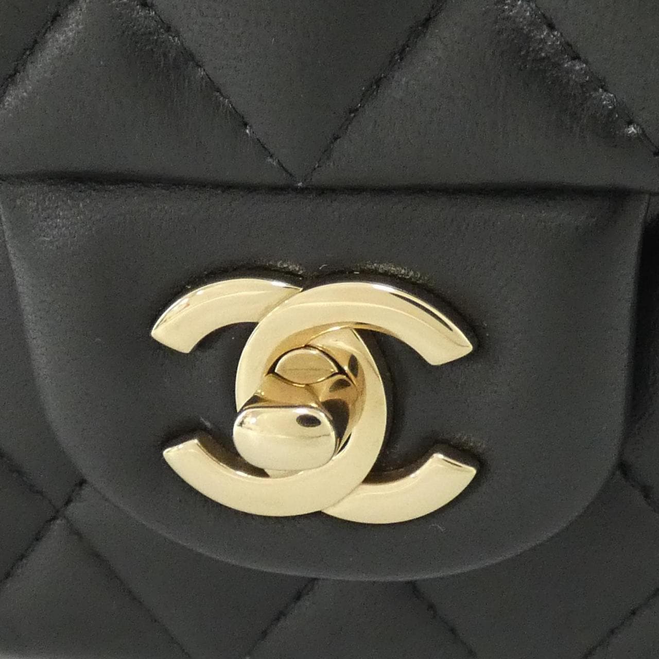 CHANEL AS2431 bag