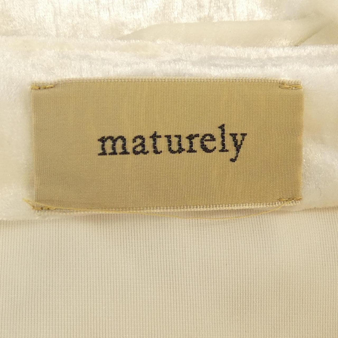 マチュアリー maturely トップス