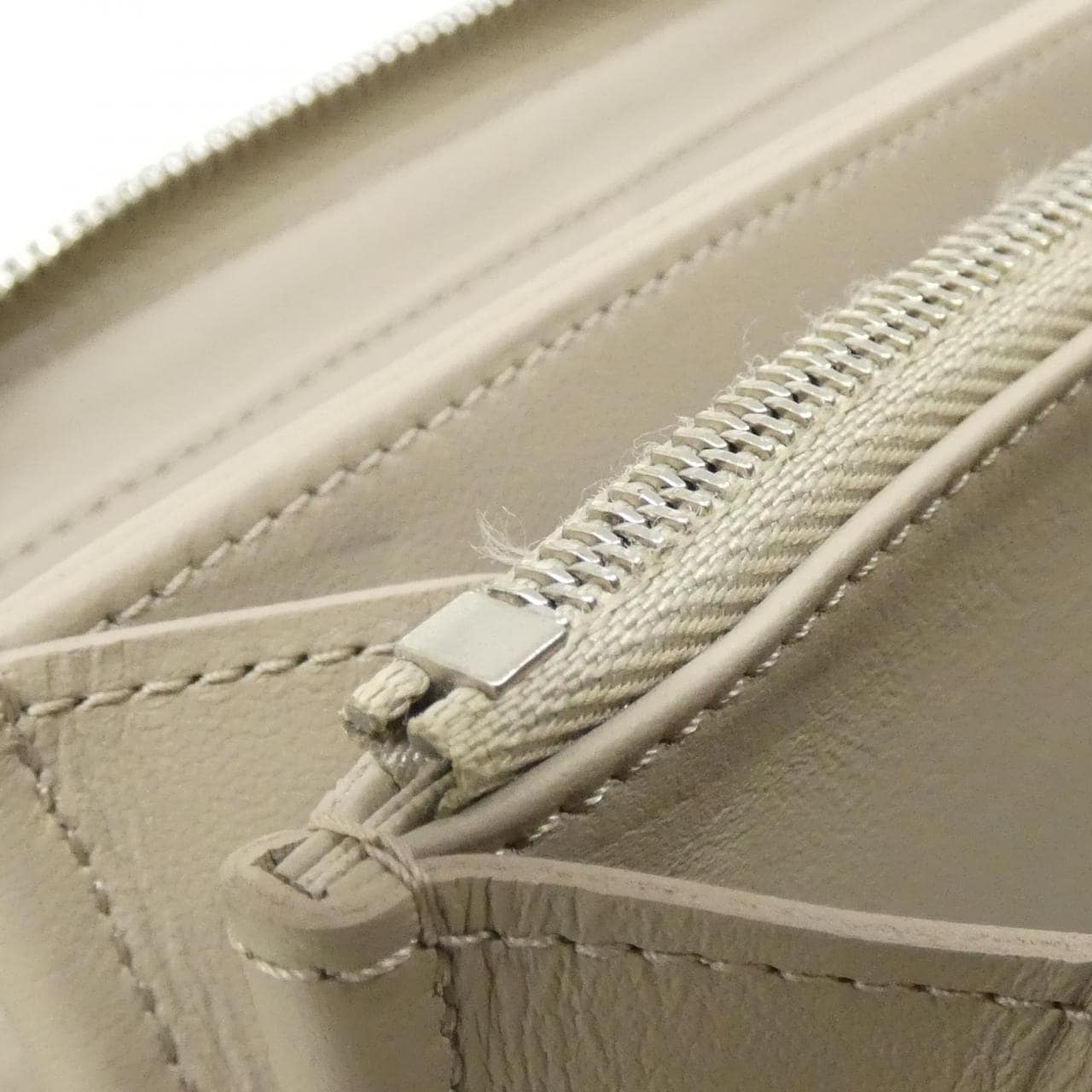 ルイヴィトン マヒナ ジッピー ウォレット M69821 財布