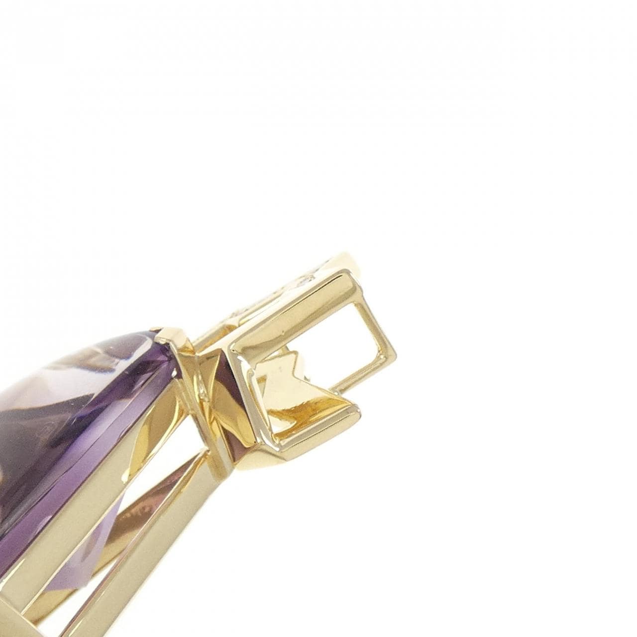 Tasaki Quartz Pendant 30.01CT