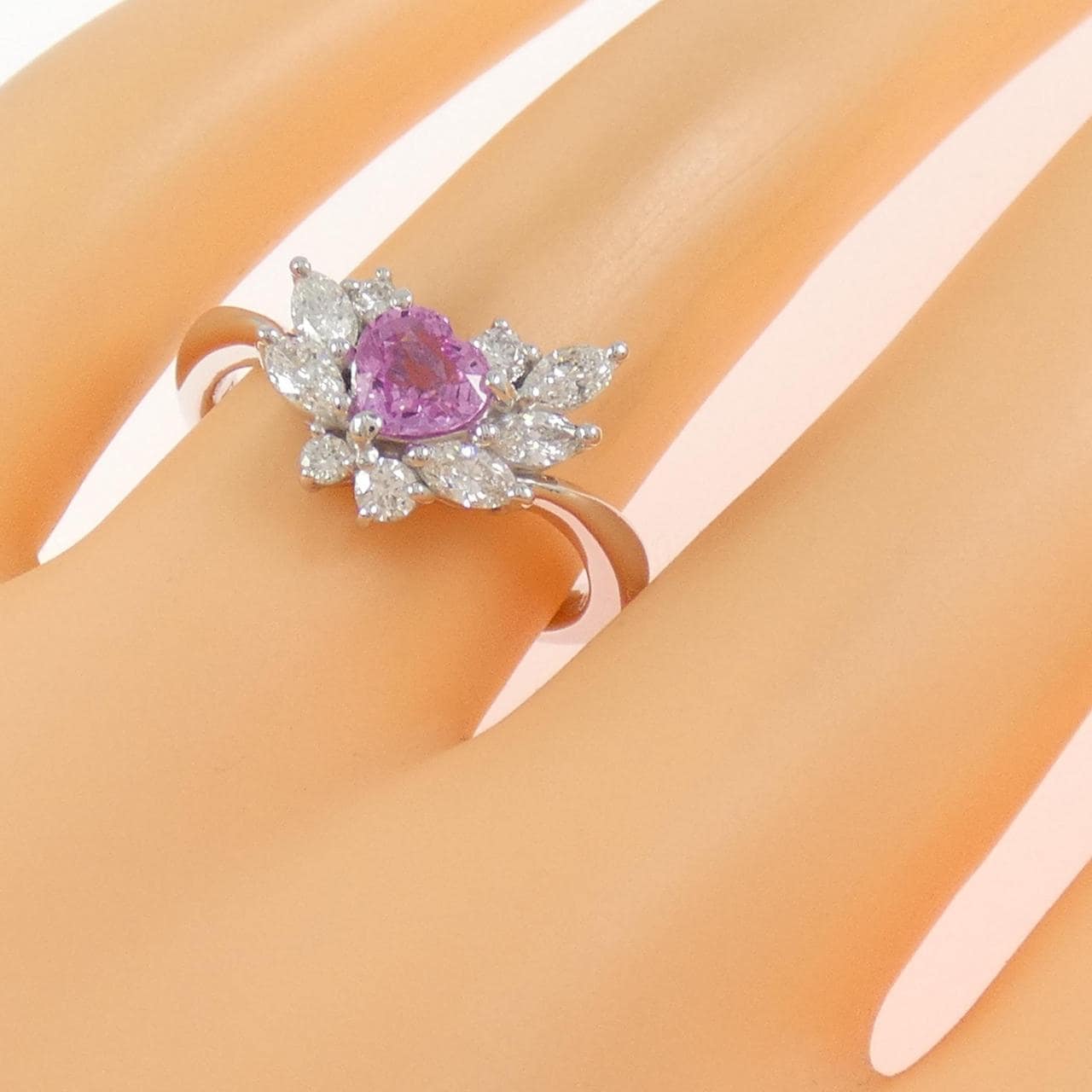 K18WG ハート サファイヤ リング 0.62CT