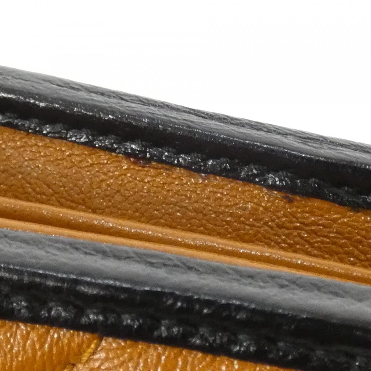 グッチ GG MARMONT 573807 0OLFX チェーンウォレット