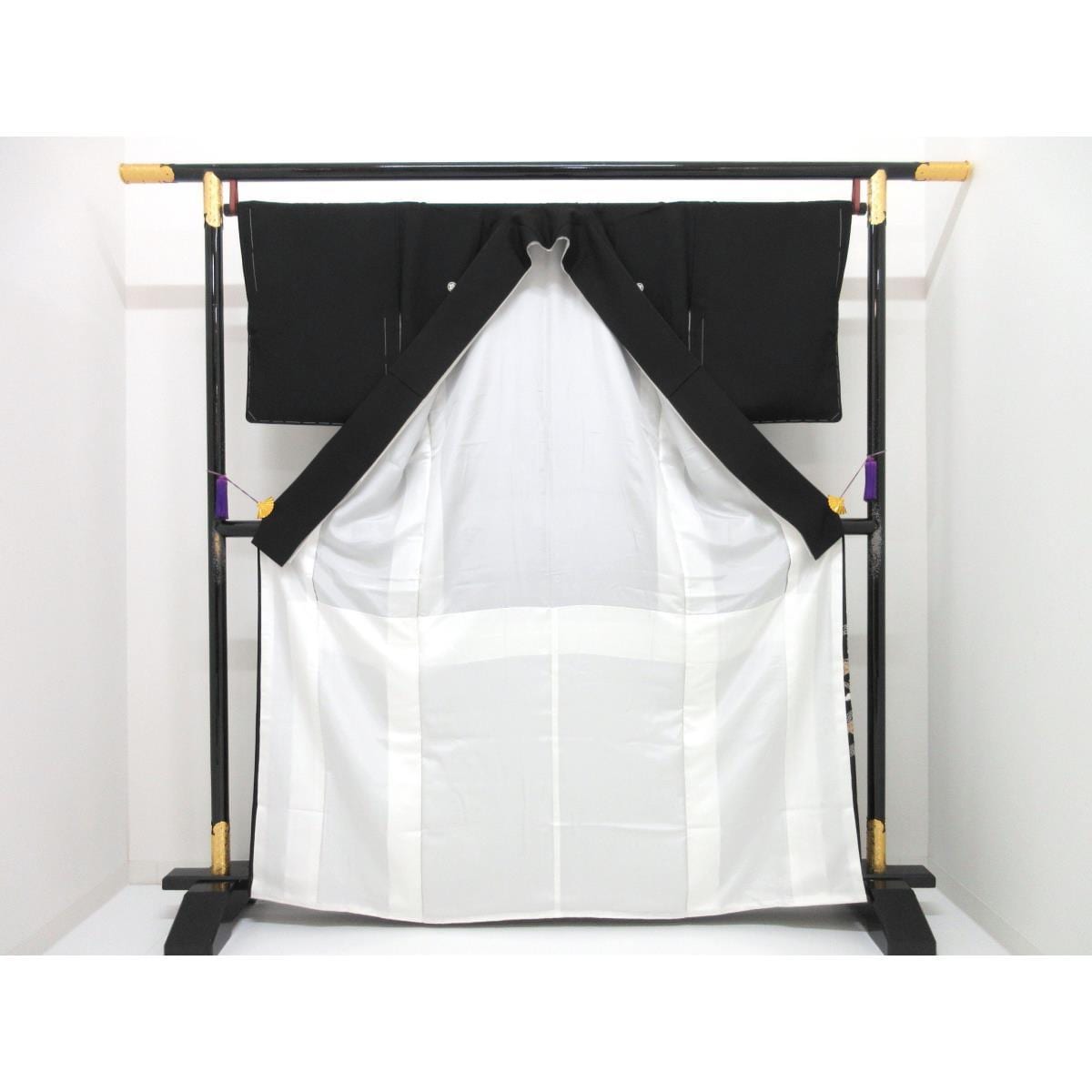 【未使用品】留袖　友禅金彩加工　刺繍入り　丸に桔梗