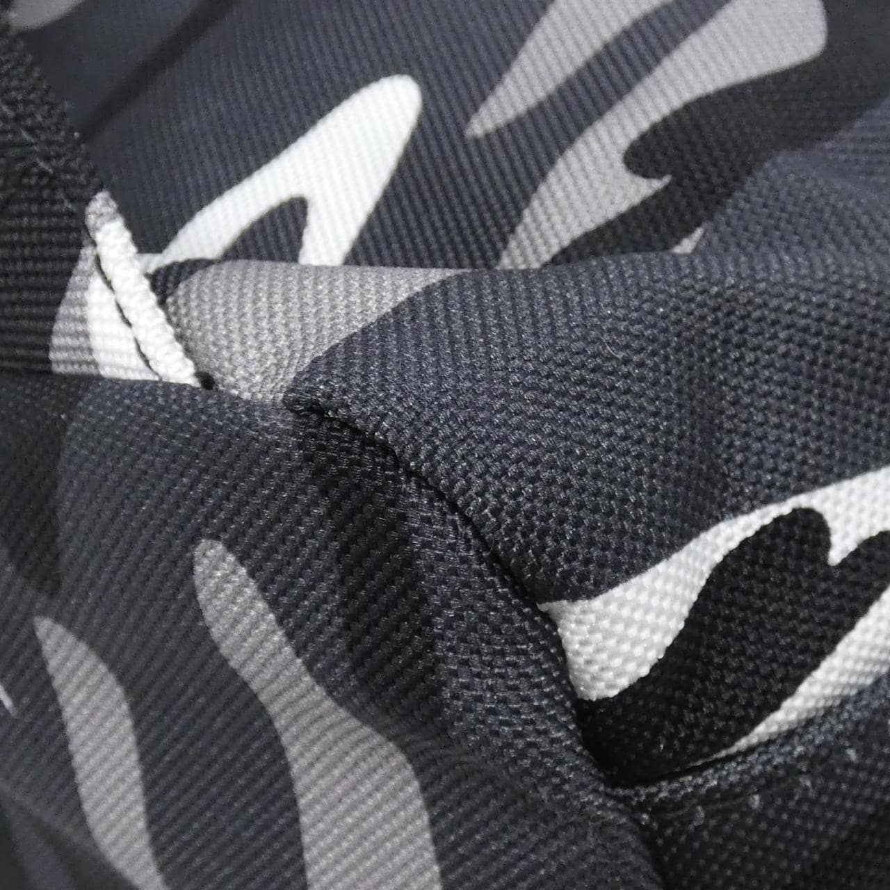 バレンシアガ エクスプローラー バックパック 503221 2BKLX リュックサック