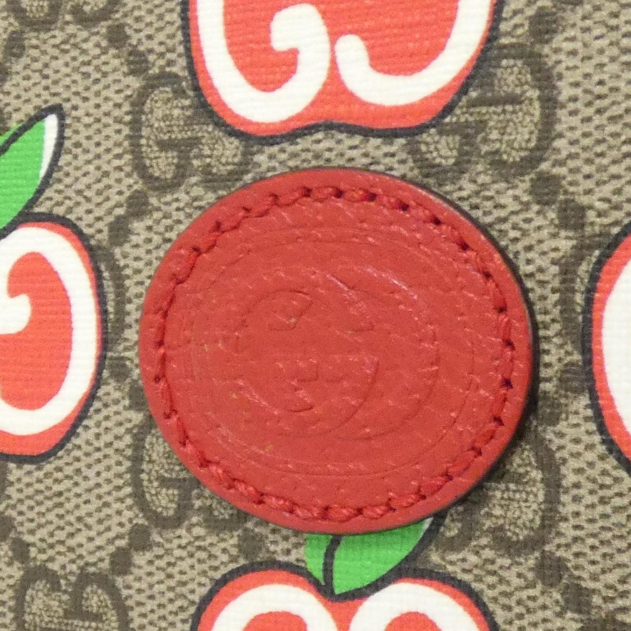 グッチ GG APPLE 574886 2EVDG ショルダーバッグ