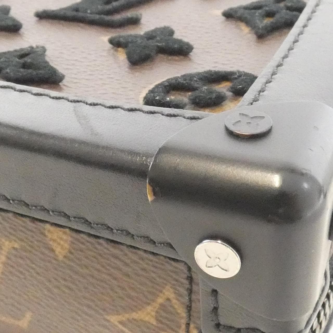 ルイヴィトン モノグラム タフタージュ ヴァーティカル ソフトトランク M45044 ショルダーバッグ