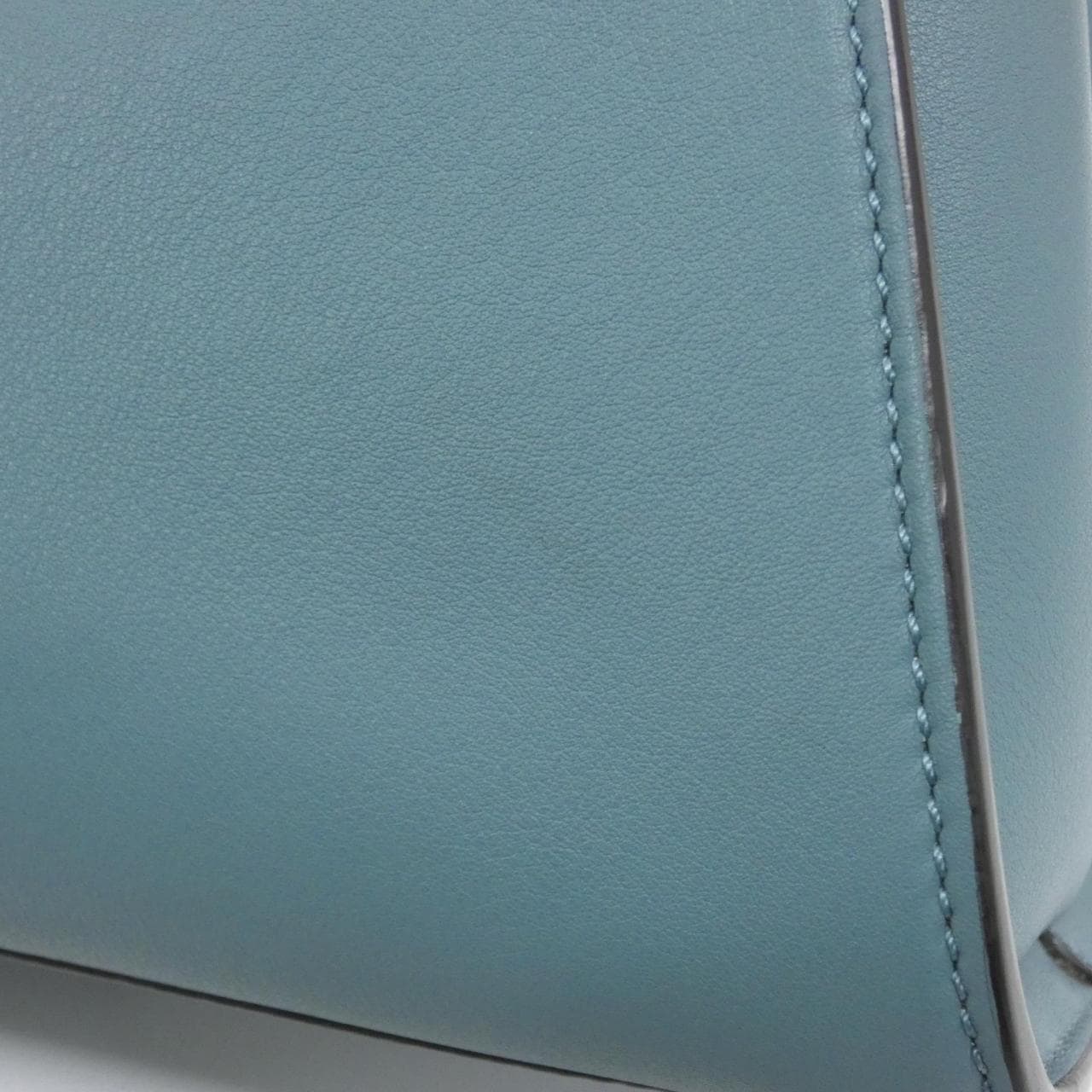 フェンディ ピーカブー エッセンシャリー 8BN302 9FJ ハンドバッグ