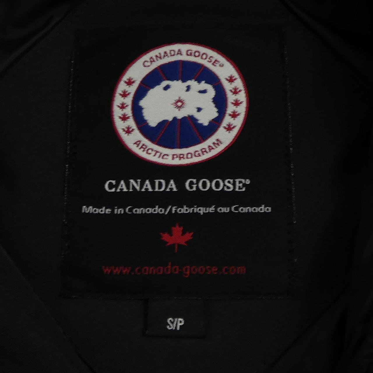 加拿大鹅CANADA GOOSE羽绒服