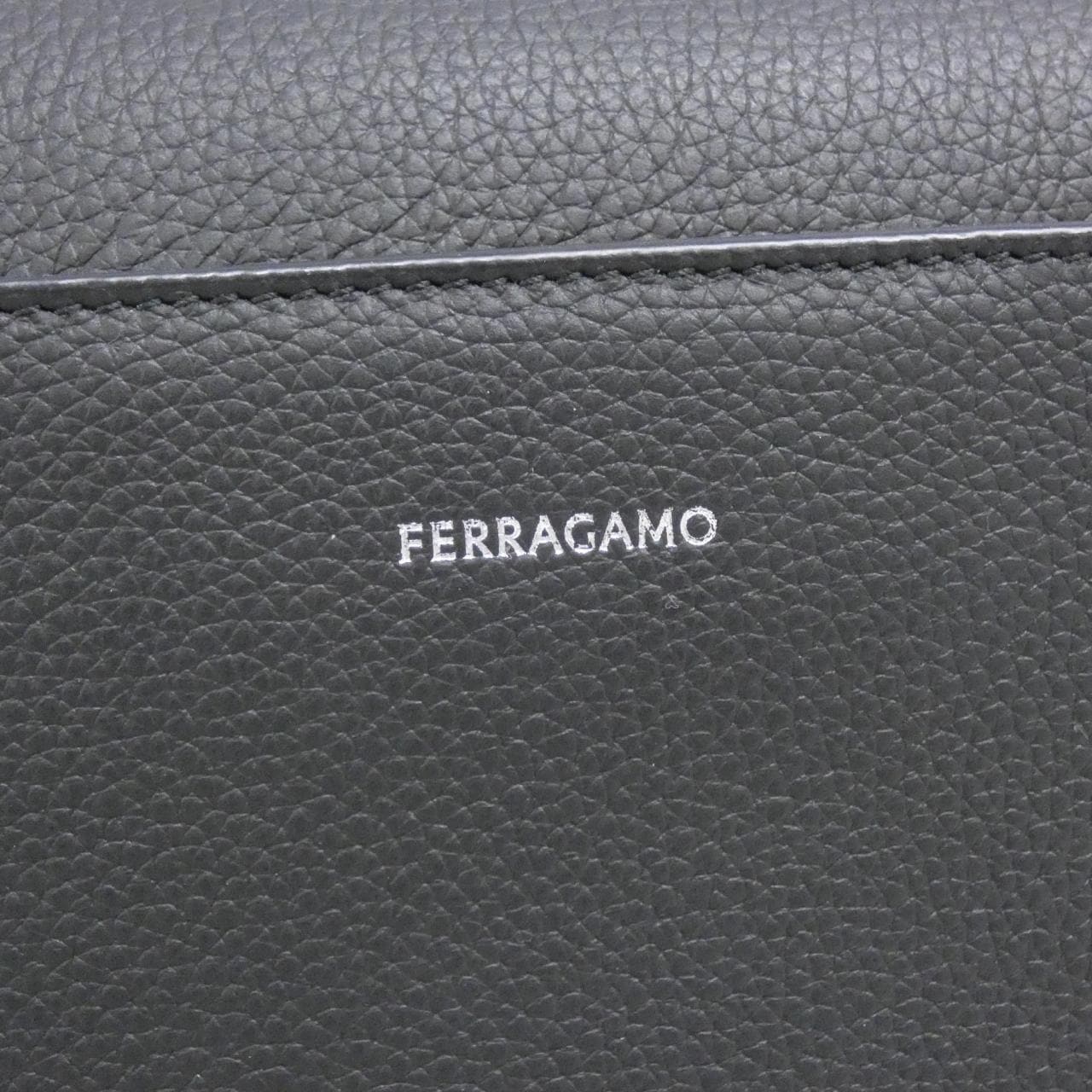 サルヴァトーレフェラガモ 24 1407 ショルダーバッグ