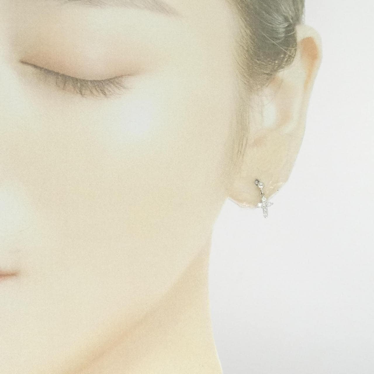PT900 クロス ダイヤモンド ピアス 0.20CT