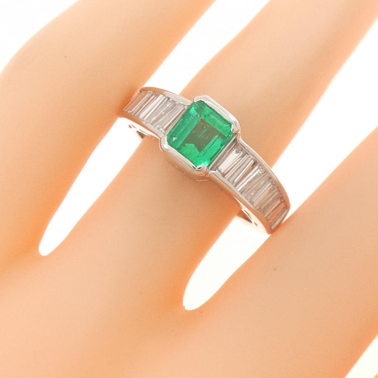 PT900 エメラルド リング 0.94CT