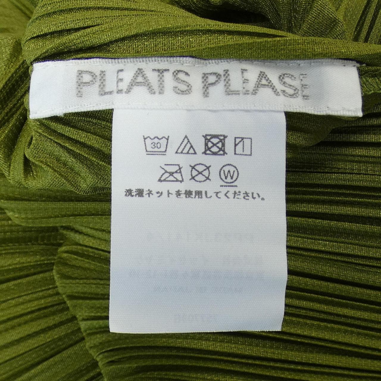 百褶PLEATS PLEASE上衣