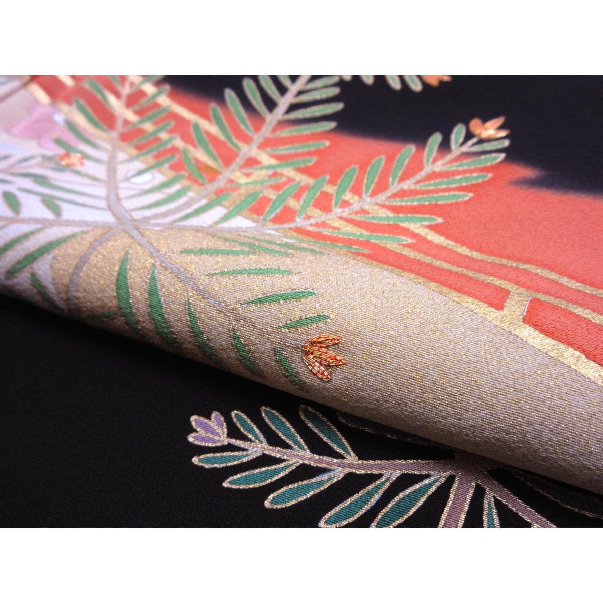 留袖　友禅金彩加工　刺繍入り　抱茗荷　身幅Ｌ寸