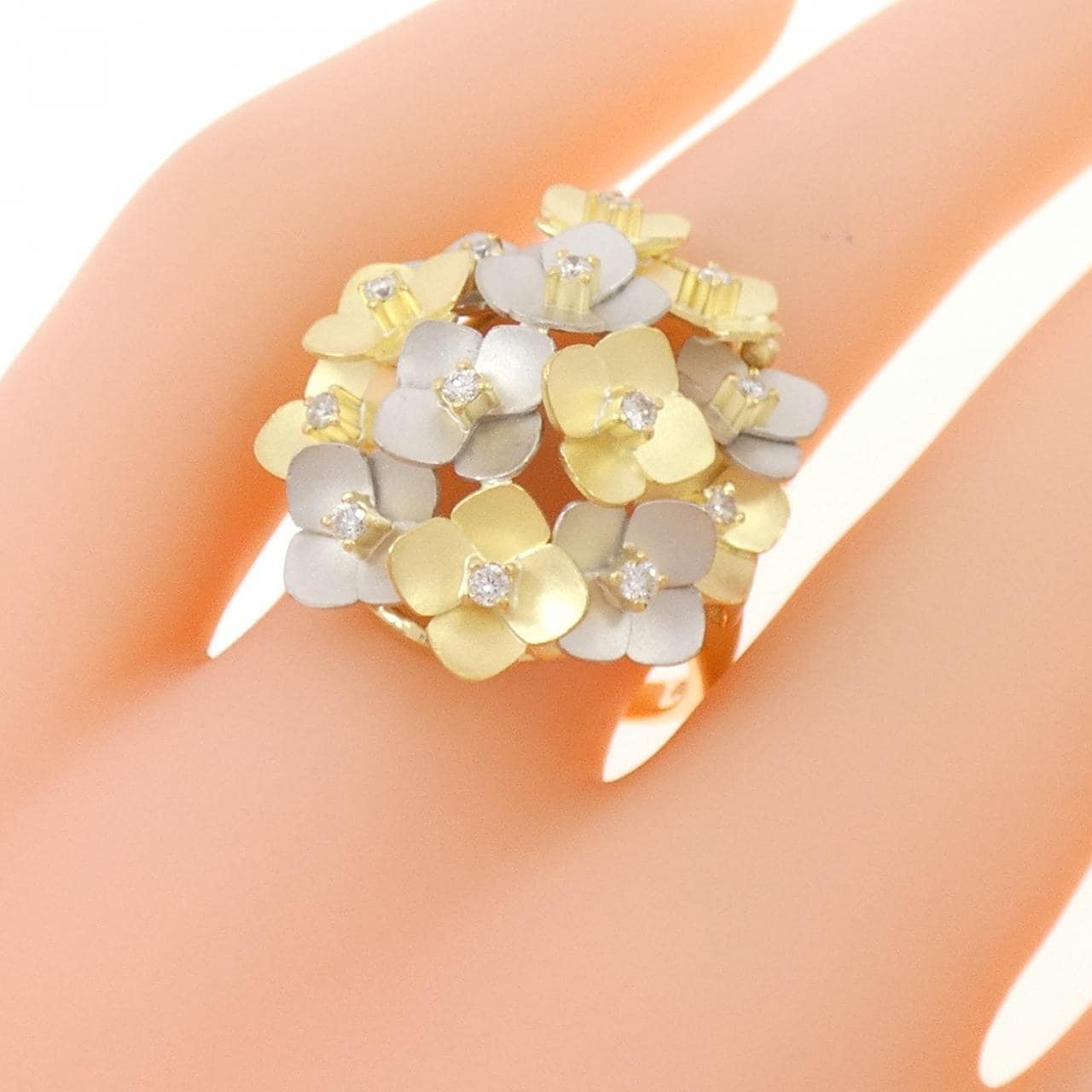 K18YG/PT900 フラワー ダイヤモンド リング 0.18CT