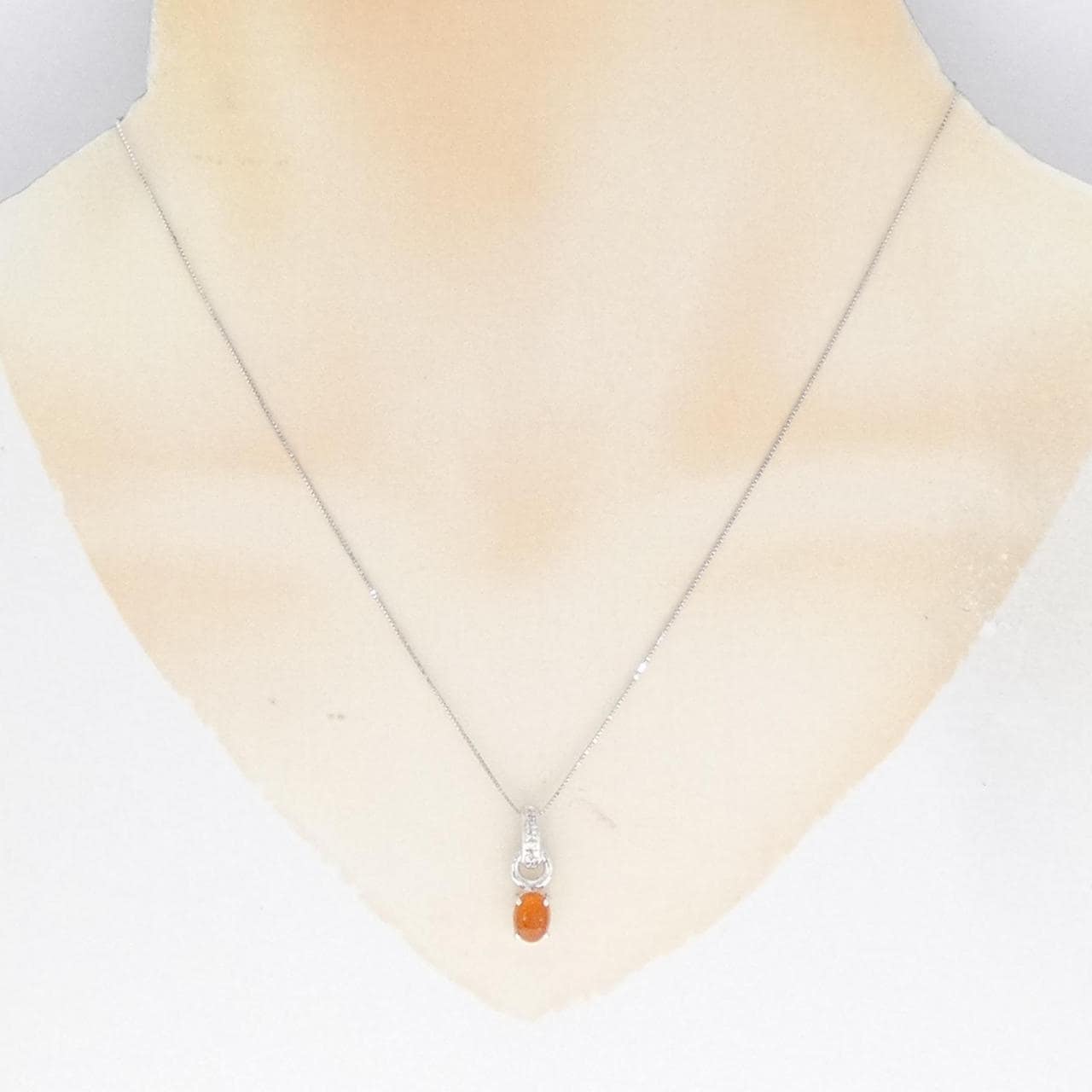 K18WG OPAL necklace 0.53CT