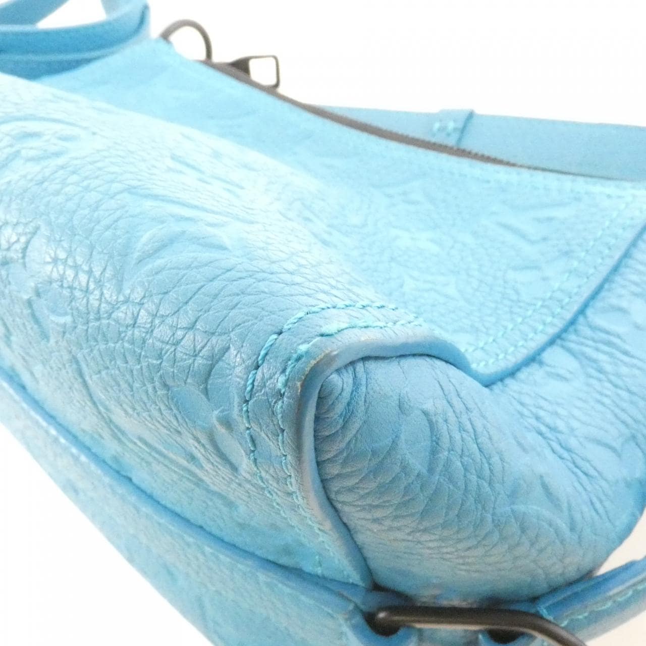 ルイヴィトン トリヨン モノグラム トリアングル メッセンジャー M55925 ショルダーバッグ