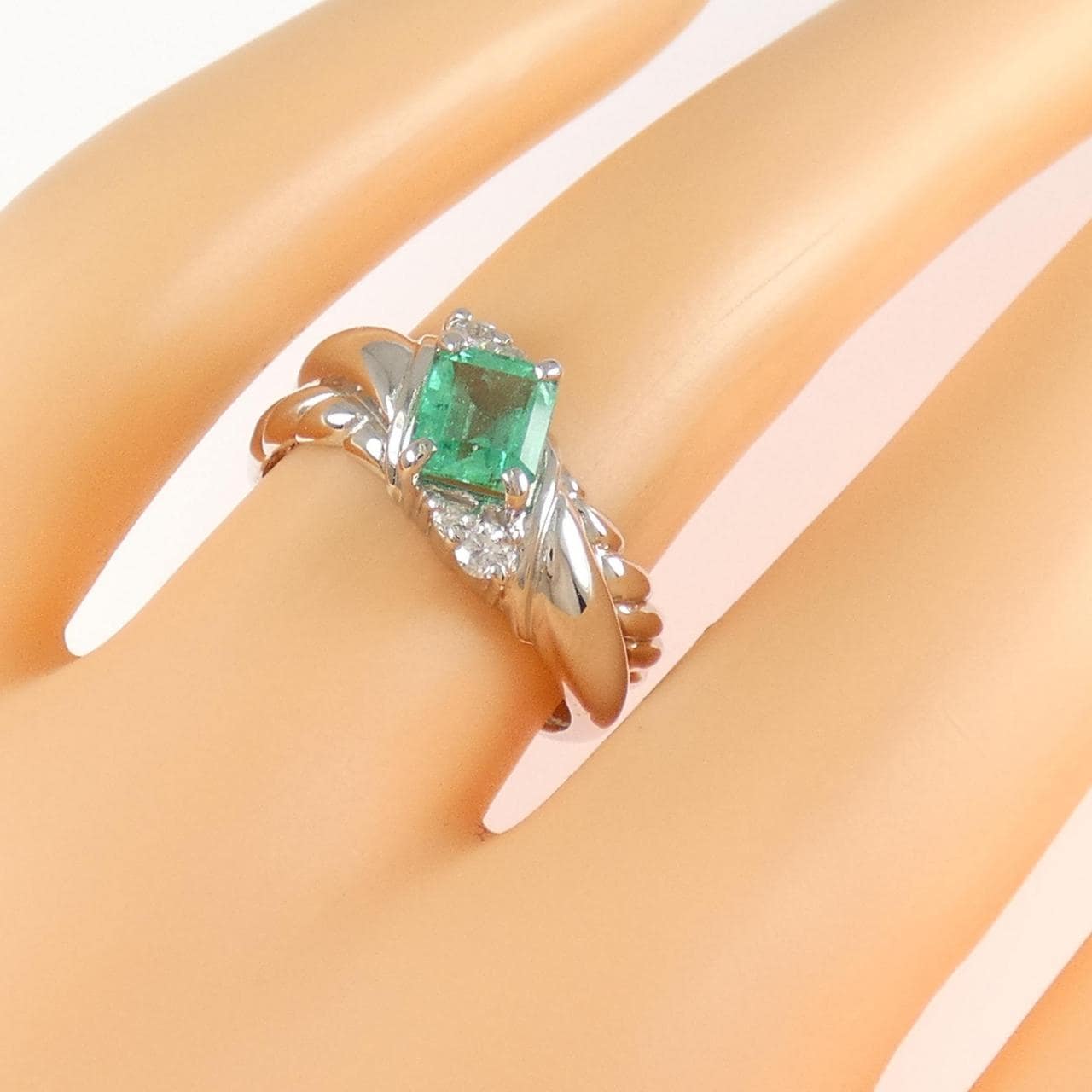 PT900 エメラルド リング 0.79CT