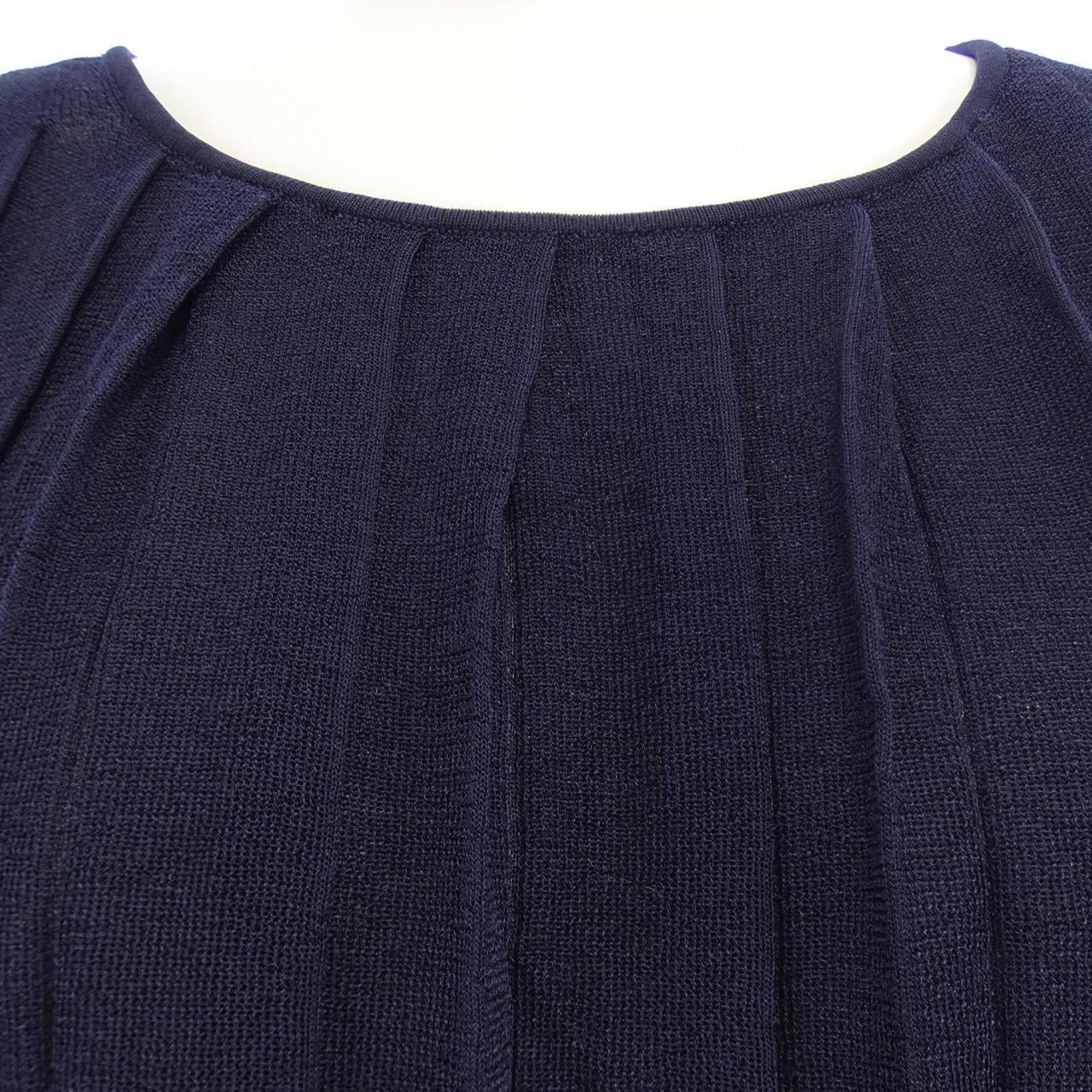 エンポリオアルマーニ EMPORIO ARMANI トップス