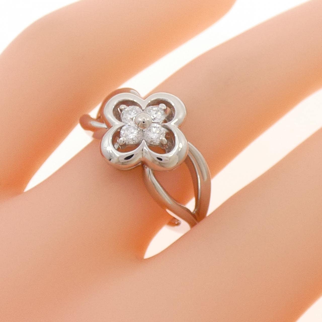 PT900 フラワー ダイヤモンド リング 0.26CT