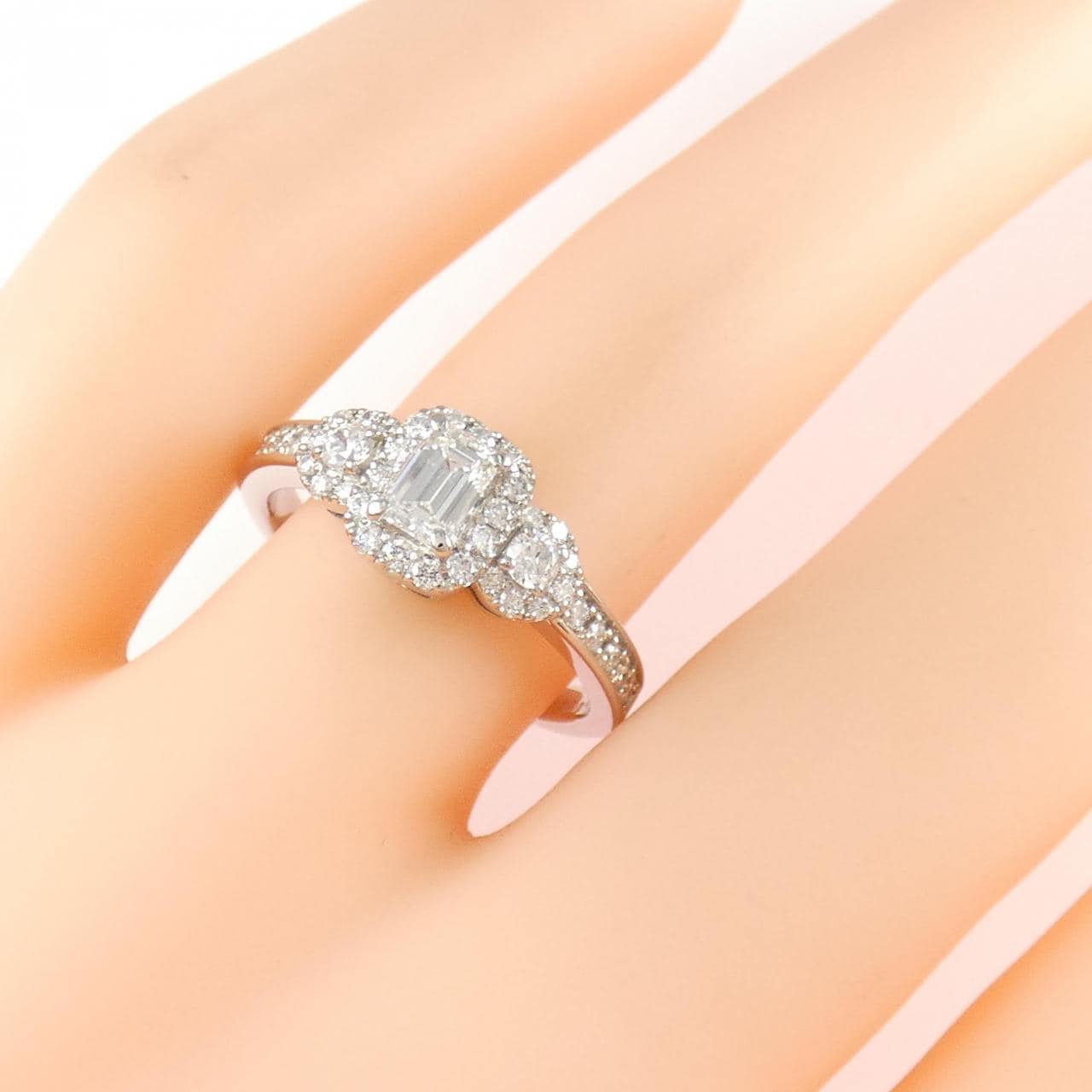 PT950 ダイヤモンド リング 0.302CT D IF エメラルドカット