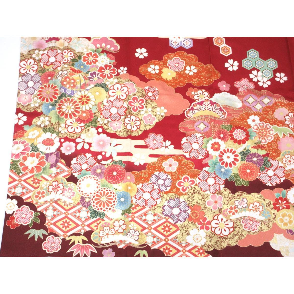 振袖　友禅金彩加工　刺繍入り