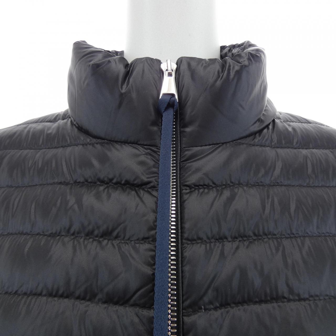 モンクレール MONCLER 10939B00032 M1131 ダウンジャケット