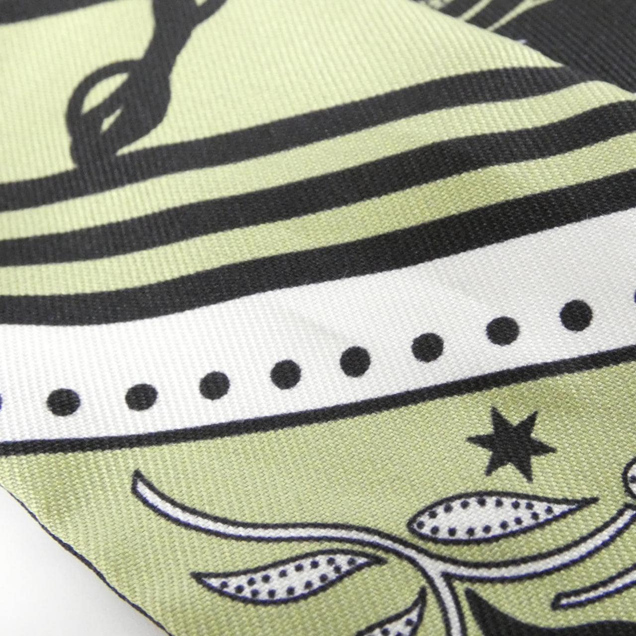 エルメス FESTIVAL DES AMAZONES ツイリー 064217S スカーフ