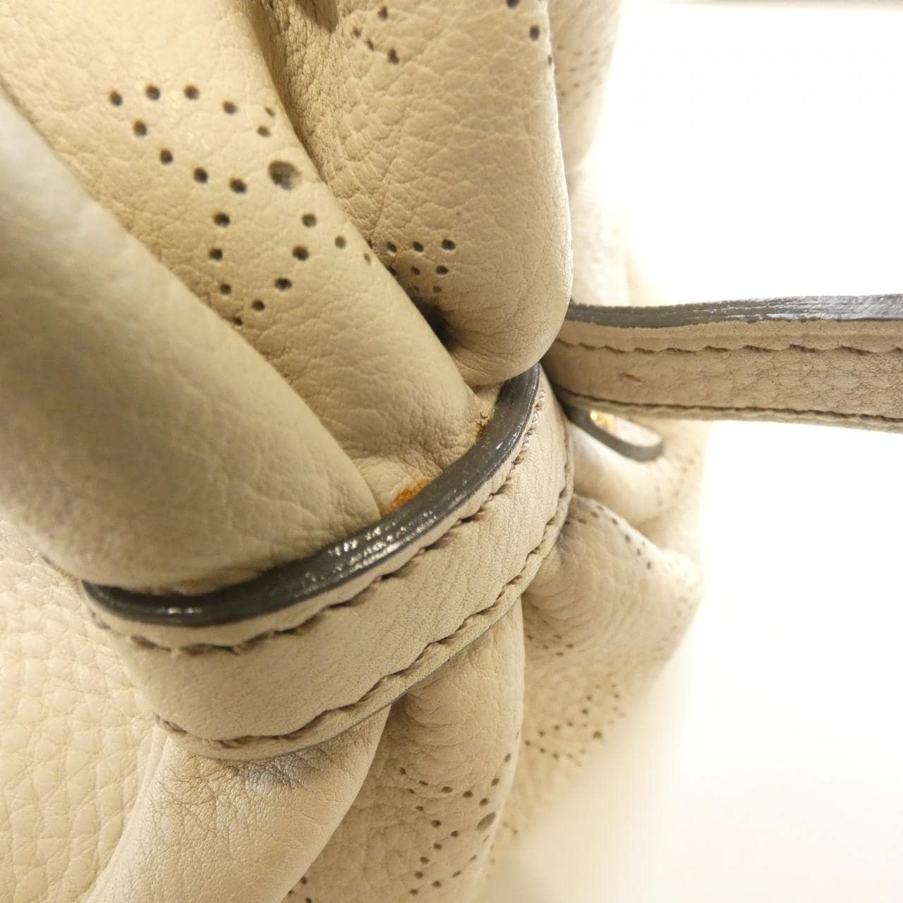 ルイヴィトン マヒナ L M95977 ショルダーバッグ