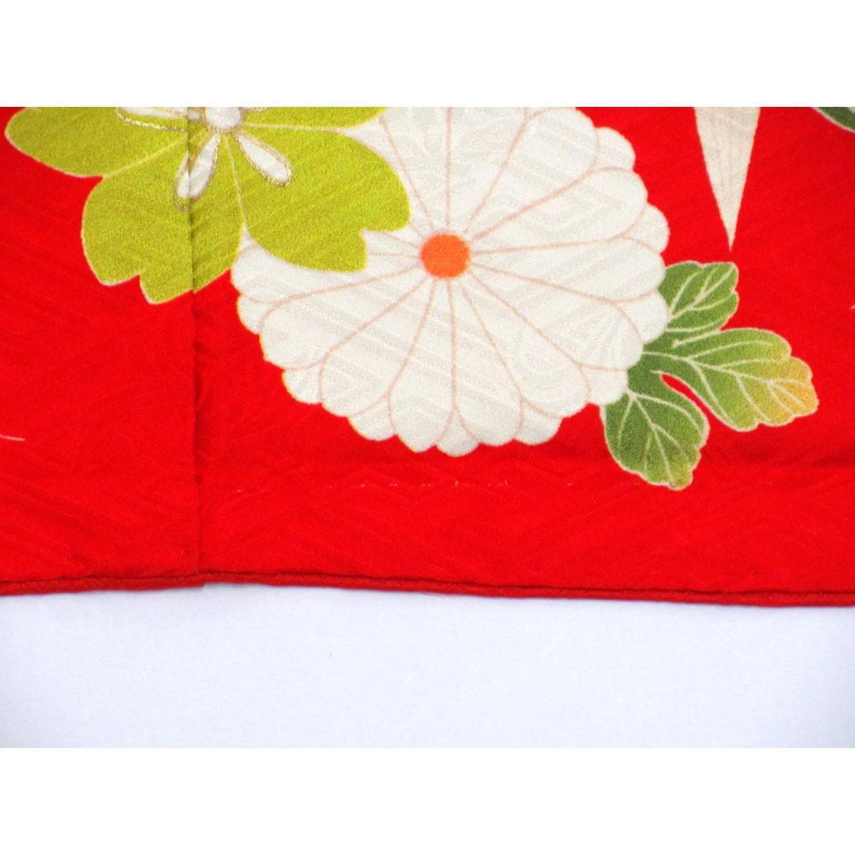 振袖　友禅金彩加工　刺繍入り