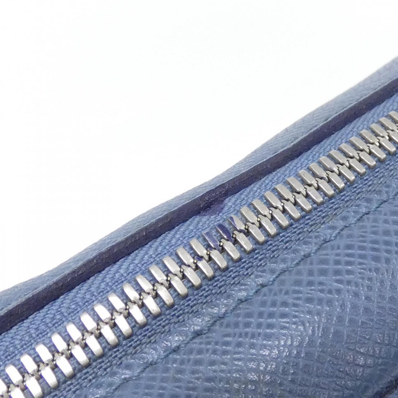LOUIS VUITTON Vuitton Taiga Porte Document Voyage MM M30645 Bag