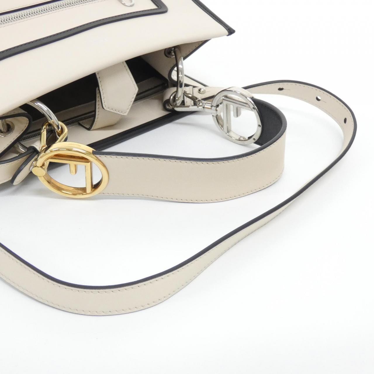 フェンディ ラナウェイ スモール 8BH344 SIZ バッグ