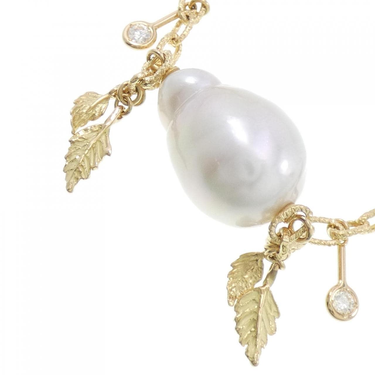K18YG leaf White Butterfly Pearl necklace
