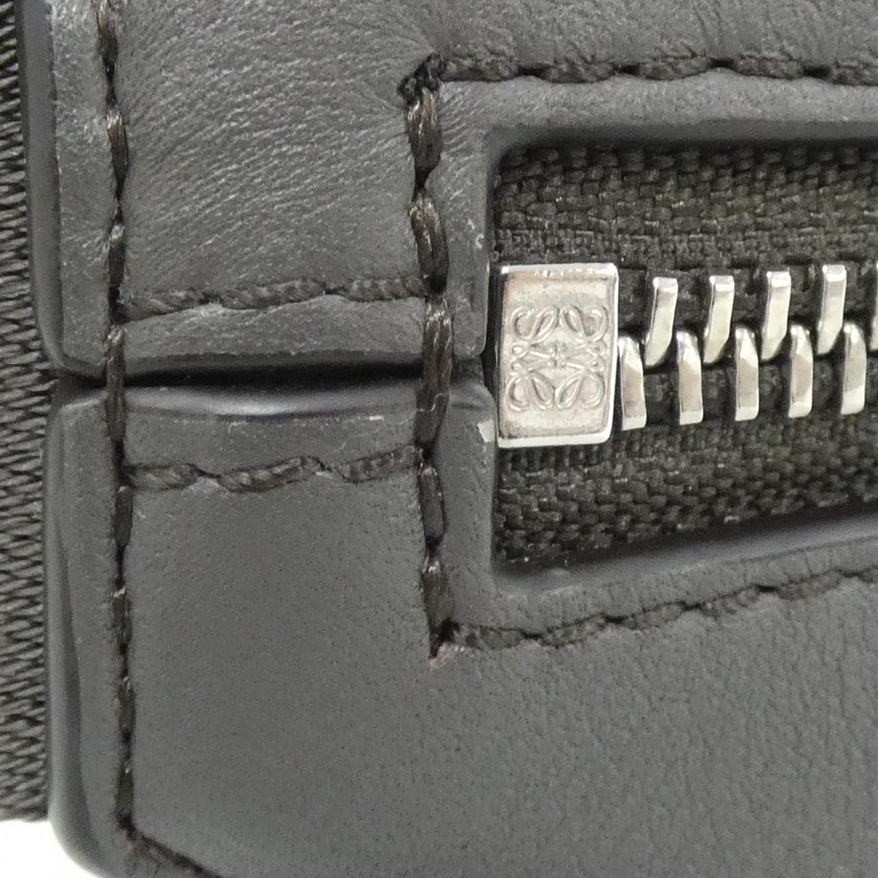 ロエベ コンバーチブル スリング B777NCNX03 ショルダーバッグ